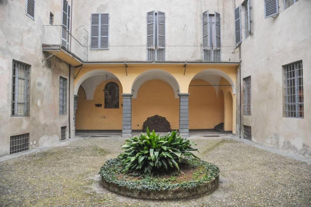 Cozy Apartment In Palazzo Malaspina Piacenza Exterior photo